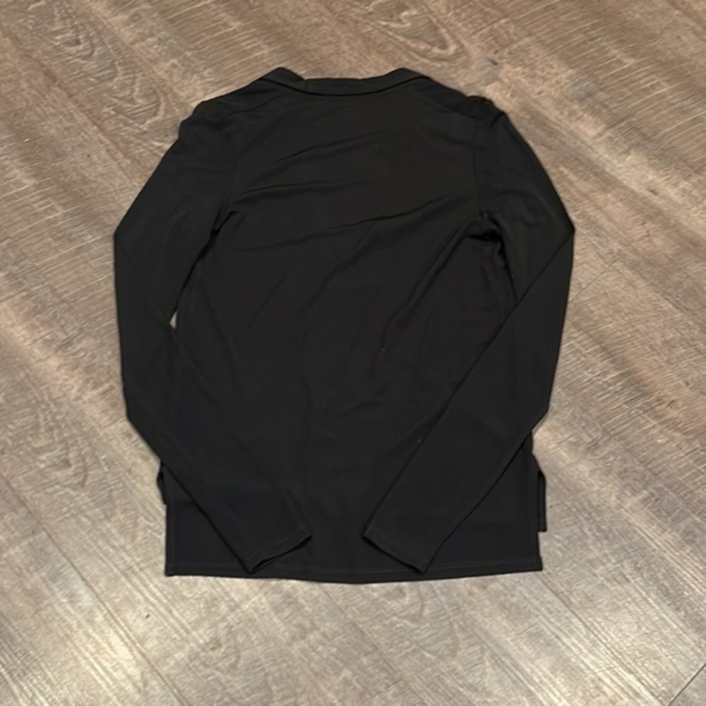 Calvin Rucker Grommet V neck body on top - Picture 5 of 5